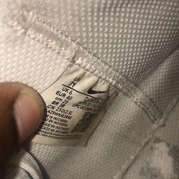 Nike - Picture 5 of 5